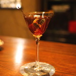 バー・サルバドール - 素敵なグラスで ”マンハッタン” を
