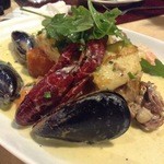 Dundee's Restaurant on the Waterfront - バラマンディとザリガニ、タコ、海老、ムール貝