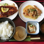 Resutorampapie - 魚フライとポーク生姜焼き定食です。