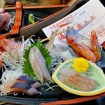 Kani No Yado Kimpachi - 夕食（舟盛りの刺身）（２０１６年４月）