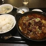 西安餃子楼 - 四川風牛肉煮込み定食980円