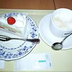 ドトールコーヒーショップ - ケーキセット イチゴショートケーキとカフェラテ
