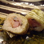 寿司一 - 〆鯖とガリを昆布で巻いて…