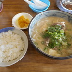 白ひげ食堂 - 豚汁うどん+めし(小)