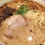 こむらさき - ミニラーメン　麺とチャーシュー登場