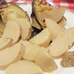 イタリア食堂　キャリー - タケノコのグリル 自家製マスタード添え。
春の味わいをオリーブオイルと塩がシンプルに引き立てています。
