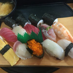一心寿司 - 2016年4月。ランチにぎり⒈5人前みそ汁と茶碗蒸し付き。1080円。