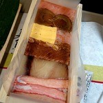 Masu No Sushi Minamoto Toyama Chuuou Kaisatsu Mae Baiten - 海鮮美食（ﾎﾀﾃ･ﾏｽﾊﾗﾐ･ﾏｽ･ﾌﾞﾘ･ｶﾆ･ｱﾏｴﾋﾞ･ﾀﾏｺﾞ）
