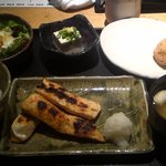 焼はまぐり 青山八番 - ランチの焼き魚は鮭のハラス三切れ！