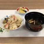 いわし屋 - 蟹せいろ蒸し、お味噌汁、香物