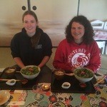 カフェ月星 - 2016/04/04　彼女たちのお料理はソーキ丼、ジーマミー豆腐追加セット。