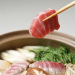 Yoshi Ume - 江戸名物ねぎま鍋。香り豊かなかつおだしとマグロが美味