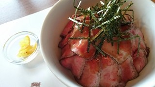 羽衣びーふ亭 - ローストビーフ丼(ゴハン大盛)♪