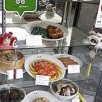 愛群 - 店先のショーケース