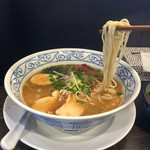 カシムラ - 日替わりのアラから丁寧にスープが作られます。