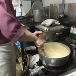 Oohata - 自家製胡麻豆腐仕込み中