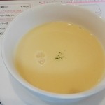 洋食　Ａｎｊｏｕ - 日替わりランチの、コーンスープ