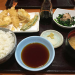 天丼てんや - 2016/04 天ぷら定食 680円