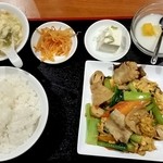 中華料理 華宴 - 豚とキクラゲ、玉子炒め定食800円