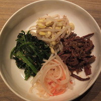 焼肉うしごろ 西麻布本店 - ナムル盛り合わせ