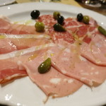 シャルキュトリー盛合せ
          　サラミ　生ハム各種