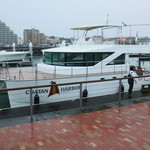 チャタンハーバーブルワリー＆レストラン - レストラン所有の60人乗り大型クルーザー