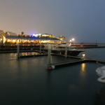 チャタンハーバーブルワリー＆レストラン - 海から見る夕闇のレストラン