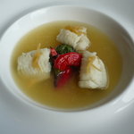 ルアン 神戸迎賓館 - 表面を香ばしく焼いた兵庫県産鱧生姜のスープと共に