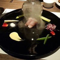 フレンチ割烹 宿 - ブリの急燻サクラの薫り
