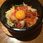 吾照里 - ビピン麺とセットで注文したキムチ石焼ビピンパ