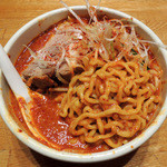 Ramen Kirari - 2016年4月2日(土)　辛味噌らーめん(900円)　太麺はかなり縮れています