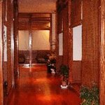 かくや - 簾の下りた個室が並ぶ