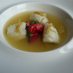 ルアン 神戸迎賓館 - 表面を香ばしく焼いた兵庫県産鱧生姜のスープと共に