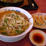 ニンニクげんこつラーメン花月 - 黄金の味噌ラーメン（６８０円）・餃子（３００円）