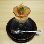 米倉 - 自家製ヨーグルトのムース
　イチゴ、せとかオレンジ
　白ワインのゼリー
　炊いたせとかオレンジの皮
