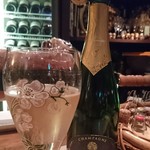 ユイティエム コナミ - 