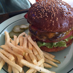 California Diner JACKAL - アボカドチーズバーガー