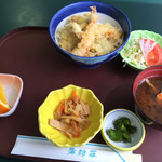 蒲郡荘 - 本日のランチ 天丼
２０１６年４月６日