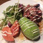 BISTRO CARLOS - 自家製ローストビーフとアボカドの和風サラダ