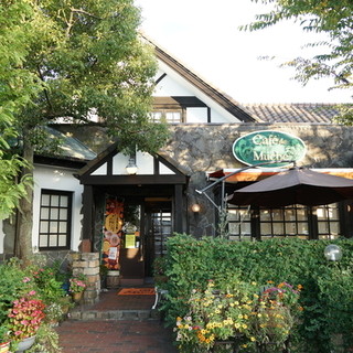 Terrace seating where you can bring your pet is also popular♪