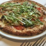 ピッツア ヴェルデユーレは春キャベツなどの野菜のピッツア。