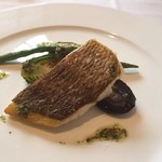 魚料理は黒鯛のグリル