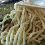 中華そば みとや - やや縮れのある太麺も美味い！