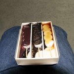 郭公屋 - みたらし団子は醤油の味が強くしょっぱ目な味わい、ごま味はごまが荒削りの為にゴマの香りが強く
      濃厚なごまのコクを感じ、あずき餡はこしあんで、甘くしっとりとした小豆餡が使われています。