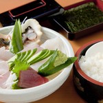 「鮮魚」の刺身盛り合せ