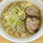 ラーメン二郎 - ラーメン 700円　麺半分・ヤサイ少なめ・ニンニク
