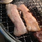 焼肉ホルモン 青一 - 豚トロ　焼き上がりジューシーでパリッ！