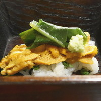なる屋 - 御凌ぎ　赤ウニ寿司