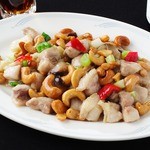 Boiled young chicken and cashew nuts