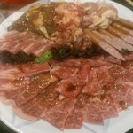 Miyazaki Niku Hompo - ノルマの大皿　バラエティー豊かでおいしい肉ばかり